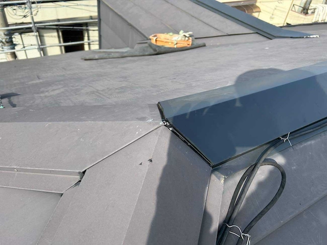 胸板金のジョイント部分